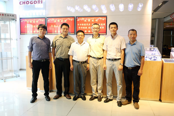 客人（rén）參觀喬（qiáo）合裏